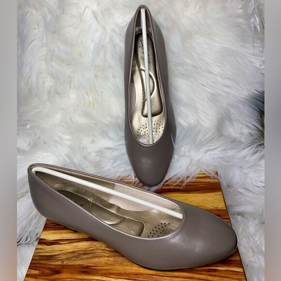 Soft Style Angel II Pumps, Women's Size 7.5 EW,  Extra wide Nude Plum New In Box - Picture 2 of 11